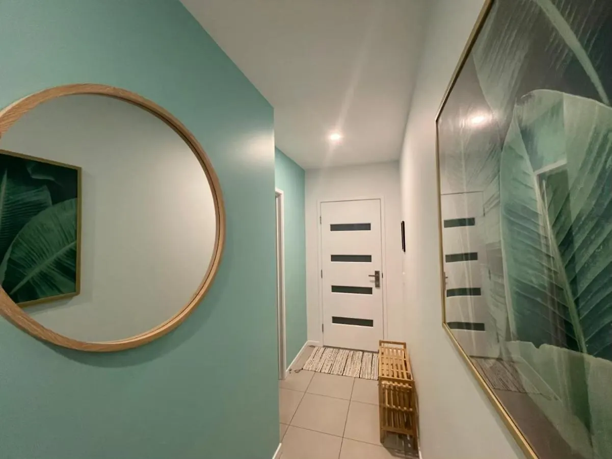 Tropical Ocean Vibe Holiday House In Strathpine Semesterbostad